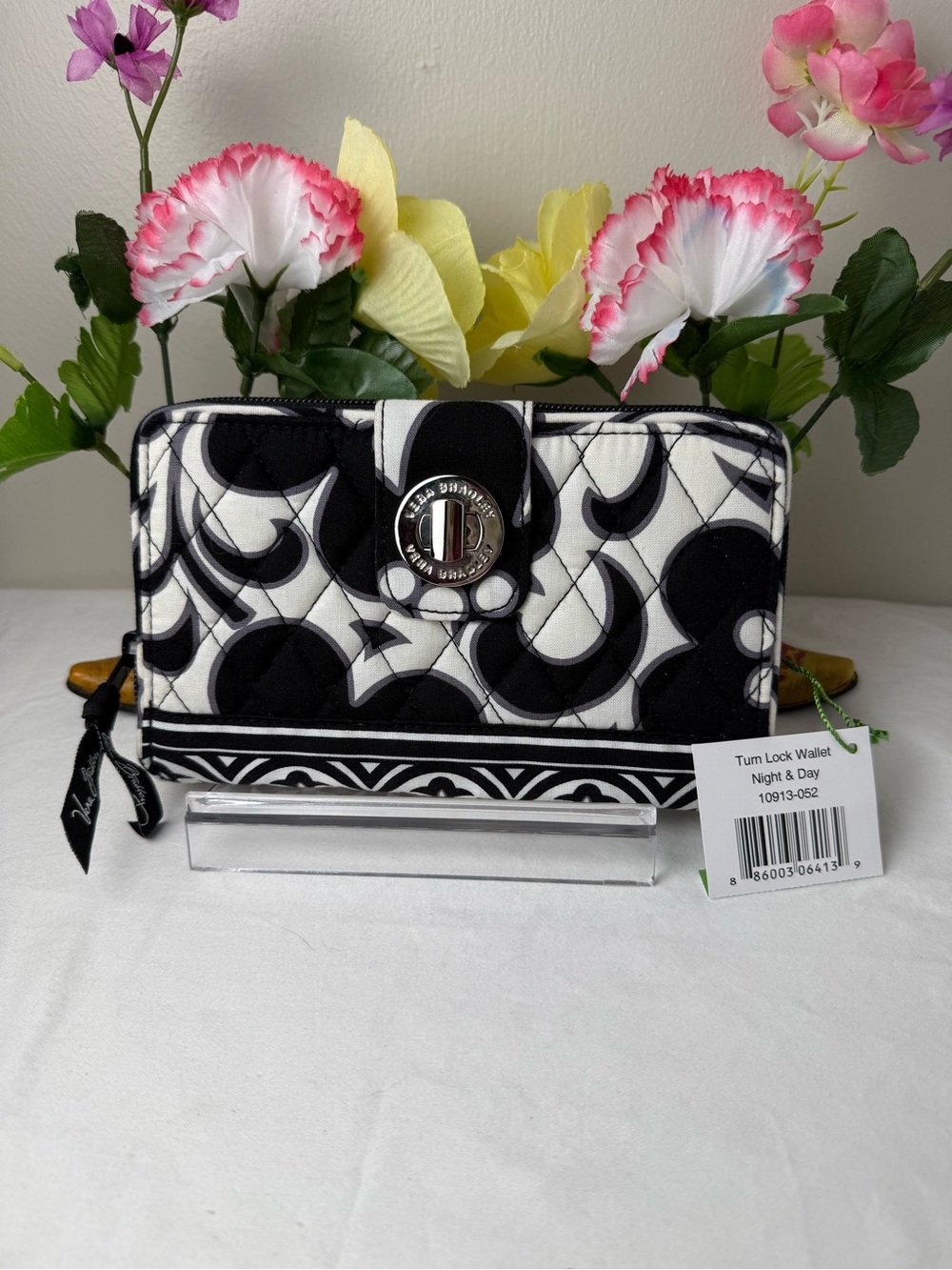 NWT Vera Bradley Night & Day Turn Lock Wallet Retired Pattern Quilted